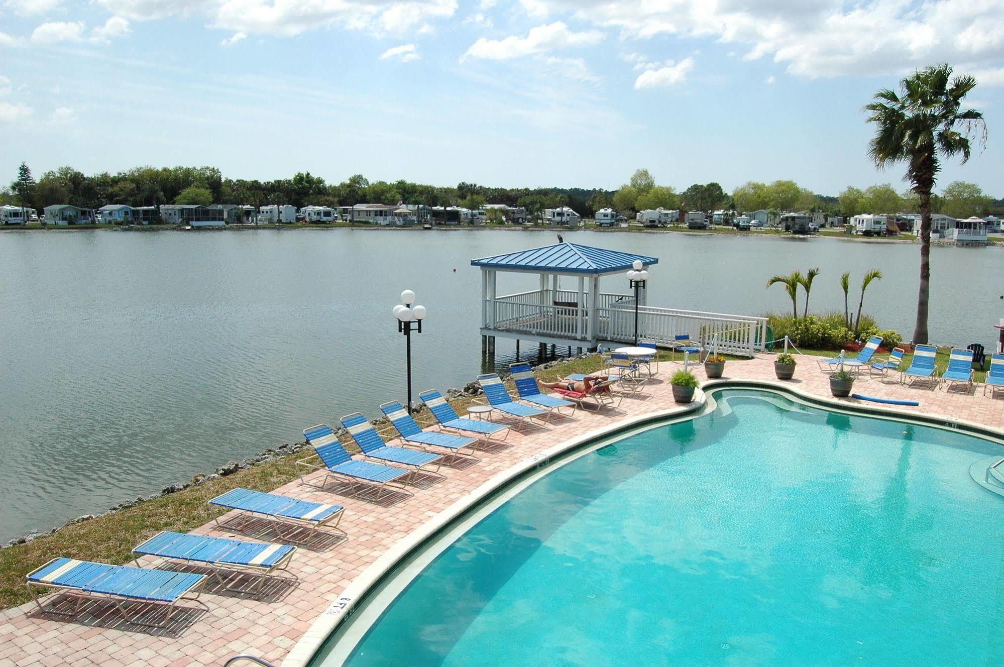 Winter Quarters Encore Manatee Rv Resort Bradenton Exterior photo