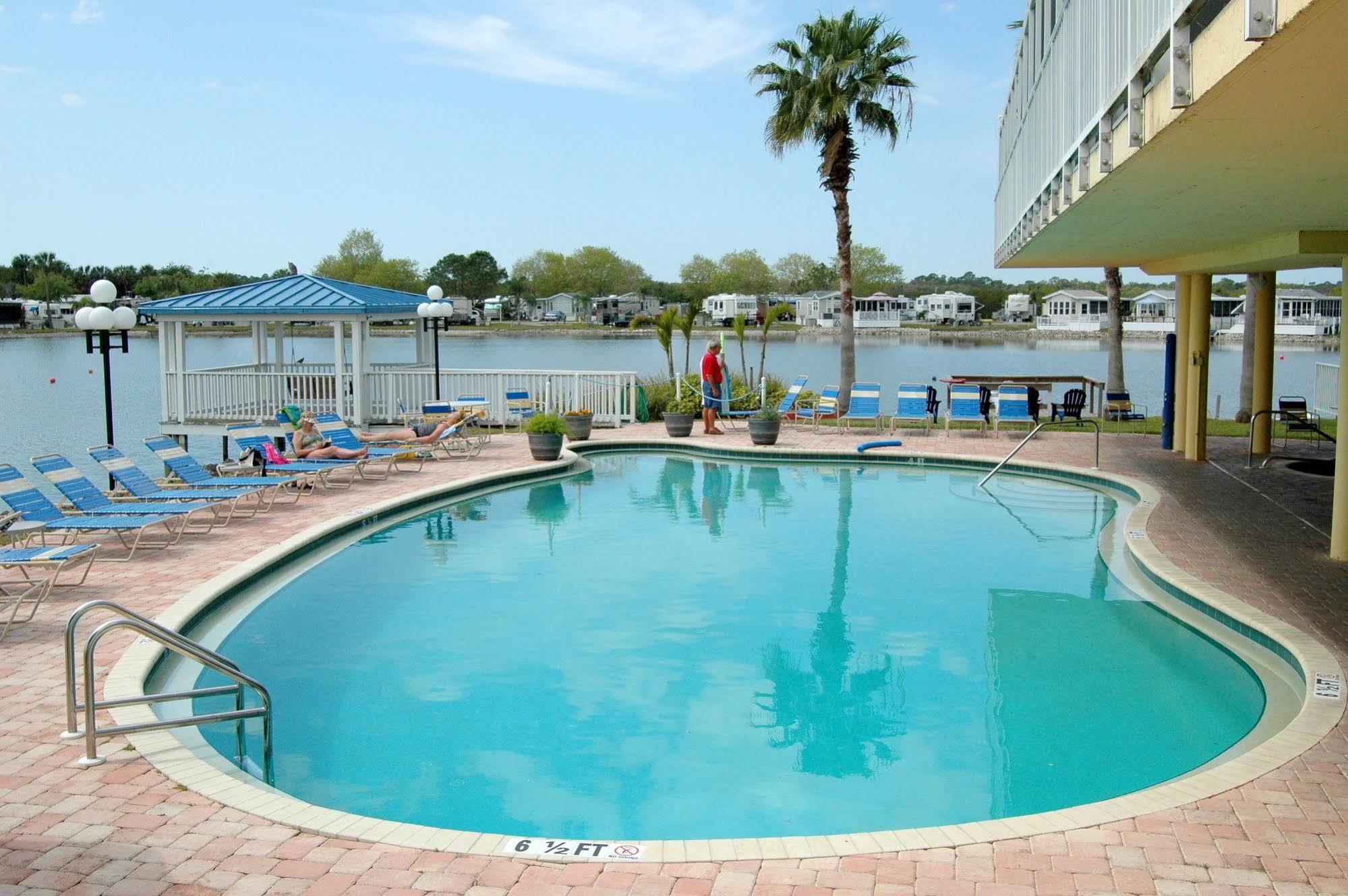 Winter Quarters Encore Manatee Rv Resort Bradenton Exterior photo